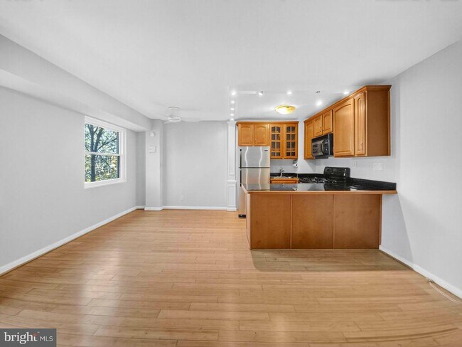 Building Photo - 1801 Clydesdale Pl NW