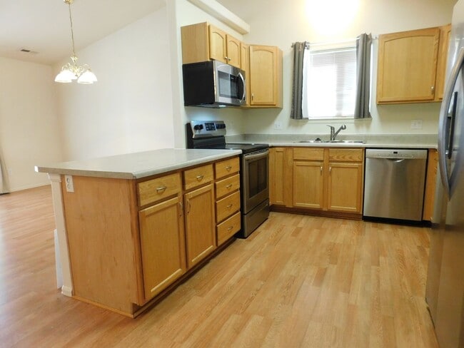 Building Photo - Quiet Neighborhood!