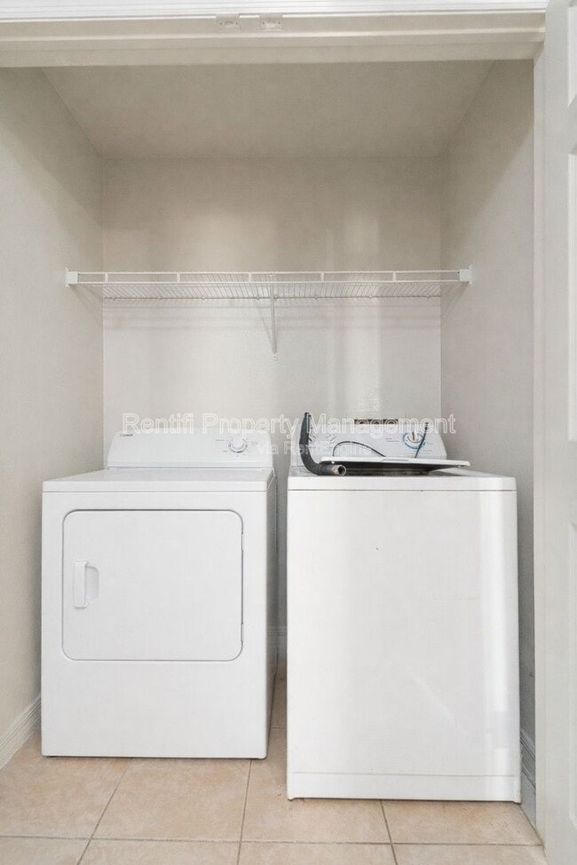 Building Photo - 210 Ichabod Ave