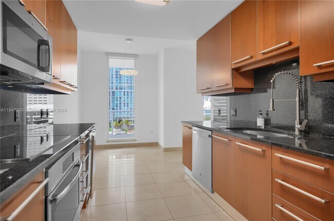 Building Photo - 901 Brickell Key Blvd