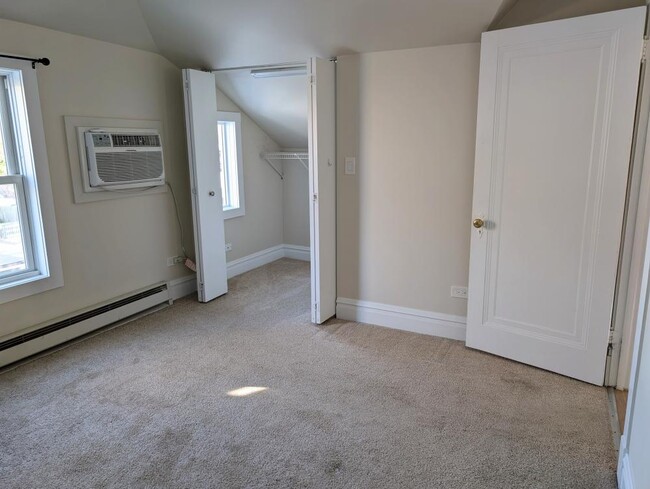 Building Photo - 2 bedroom in Evanston IL 60202