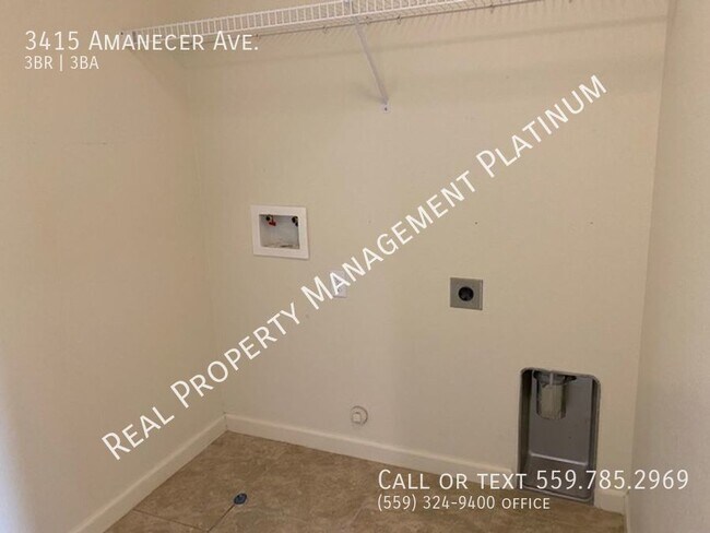 Building Photo - $2,500 Ashlan & Leonard 3 Bedroom + Solar ...