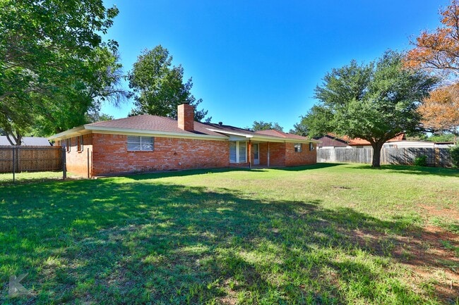 Building Photo - Complete RENOVATION only a few years ago!  Large bedrooms!