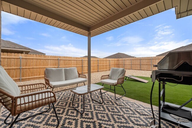 Building Photo - Modern 3BR Retreat Near TTU | Stylish Fully Furnished Home with Spacious Backyard