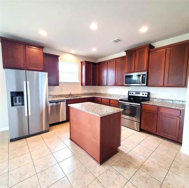 Building Photo - 217 Michaelis Dr