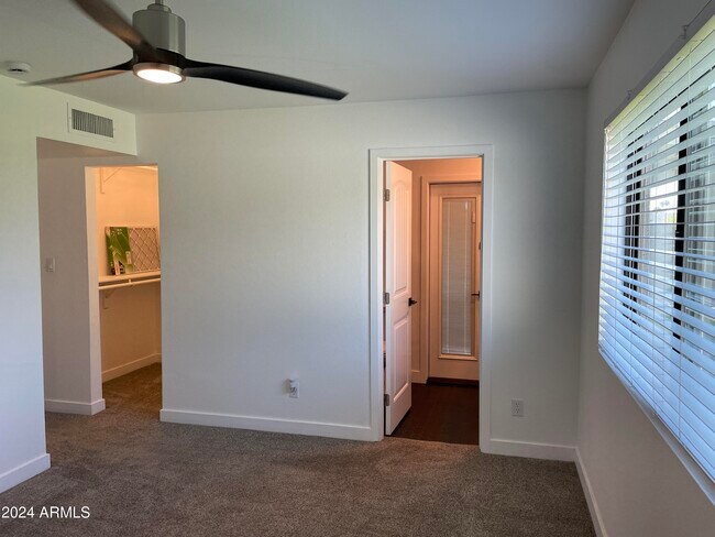 Building Photo - 4322 W Sandra Cir