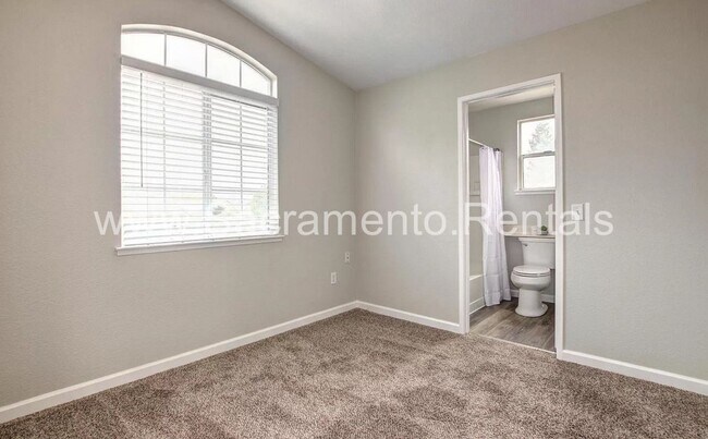 Building Photo - Spacious Elk Grove 5bd/3ba House with 3 Car Garage