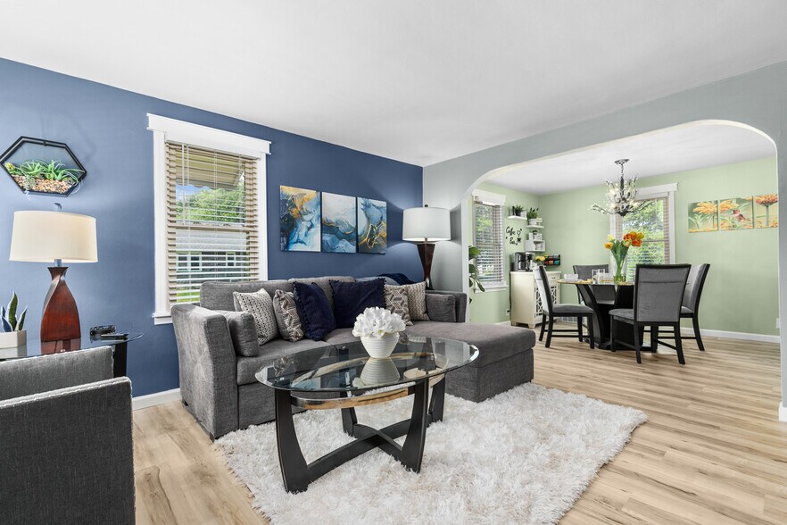 Building Photo - 302 E Wilson Ave