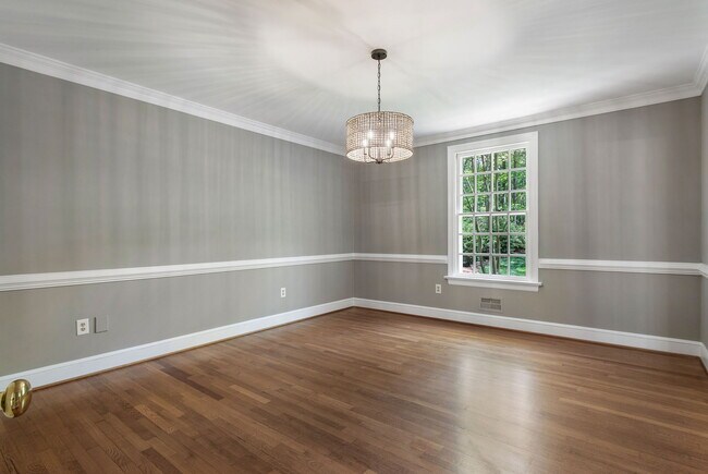 Building Photo - 9900 Kingsbridge Rd