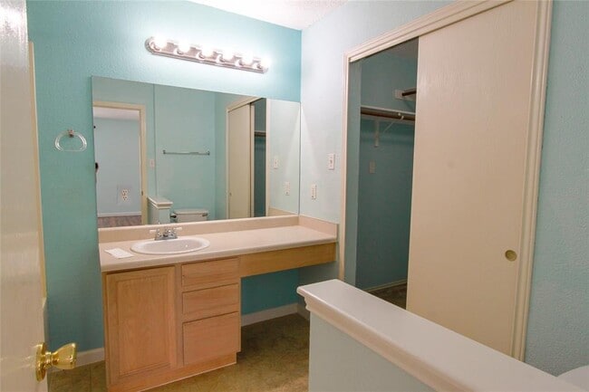 Building Photo - 9705 Dalewood Dr