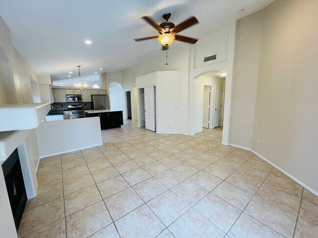 Building Photo - Prime Tempe Location!
