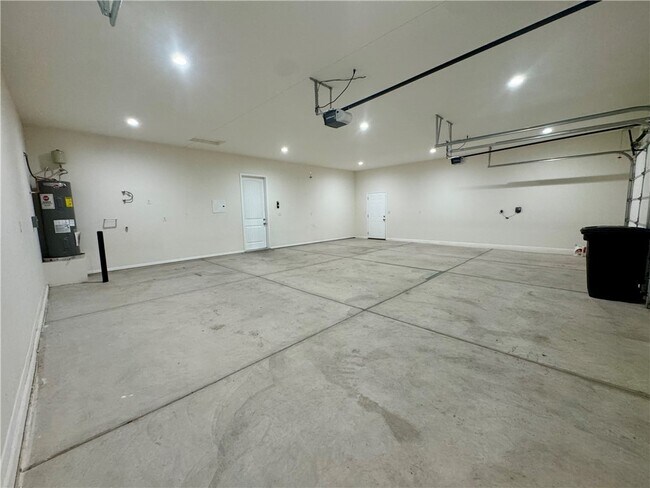 Building Photo - 2225 Moonridge Ln