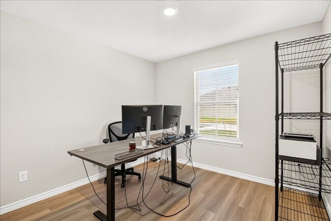 Building Photo - 1638 Comfy Wy