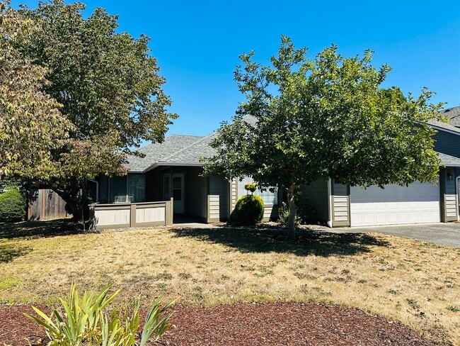 Primary Photo - Charming Cascade Park One Level Home