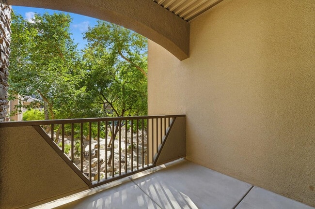 Building Photo - 5450 E Deer Valley Dr