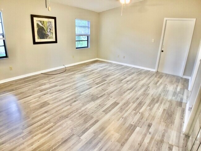 Building Photo - Charming 3/2 home in South Tampa