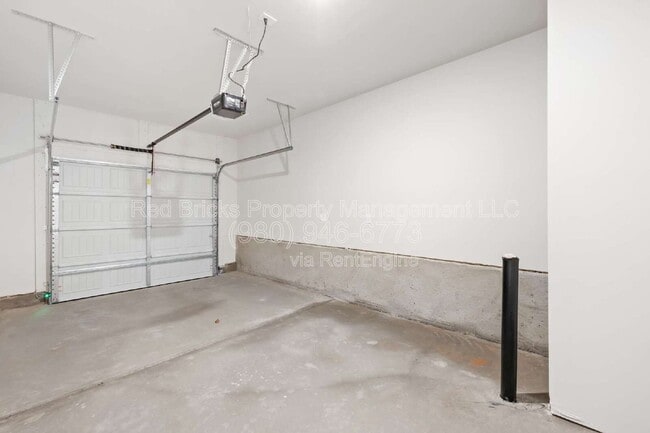 Building Photo - 6105 Starview Ter