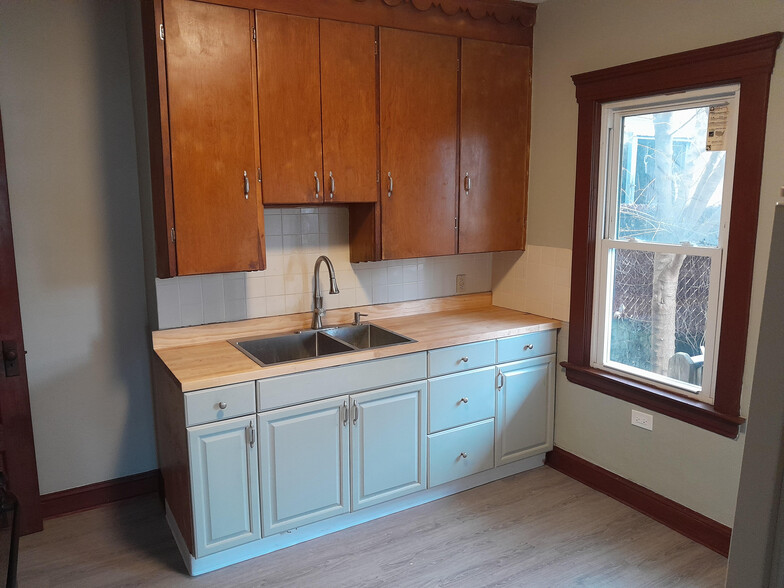 Kitchen - 1379 W 61st St