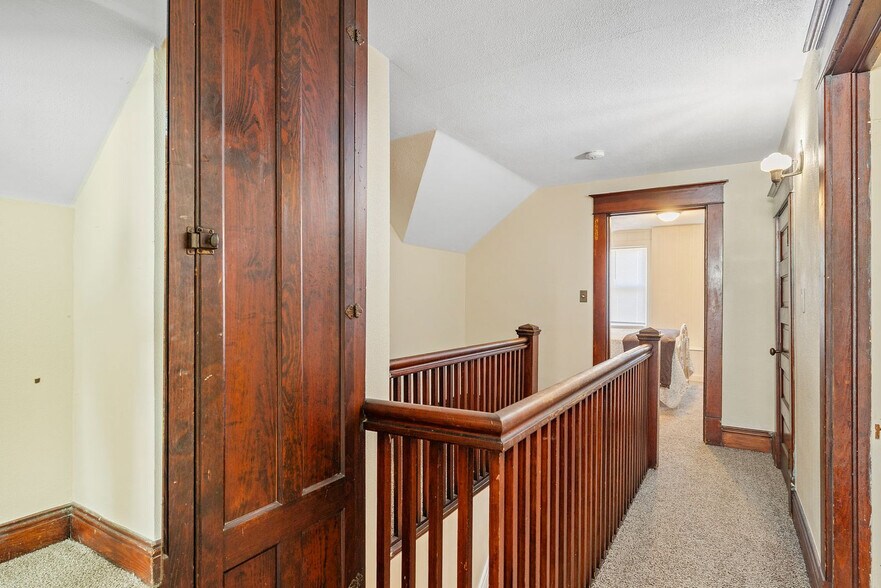 Building Photo - 601 Rumely St
