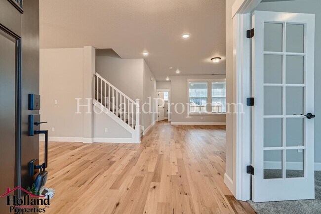 Building Photo - Luxurious South Hillsboro Home with a Fenced Backyard!