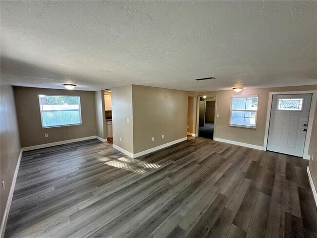 Building Photo - 6213 33rd Ave Cir W