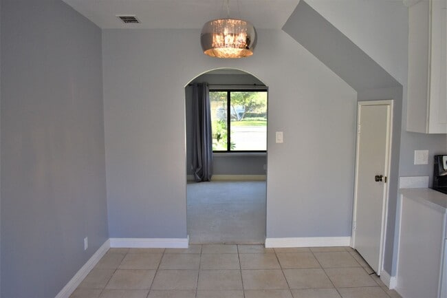 Building Photo - 422 Florin Rd