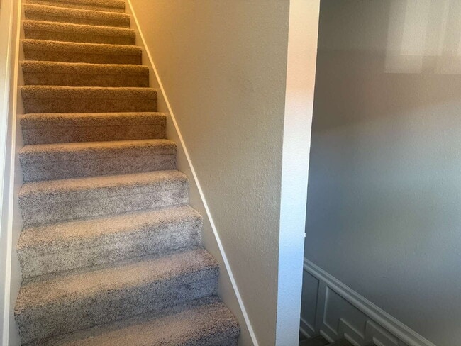 Building Photo - Modern 2-Bedroom Townhome with Garage Parking in the Heart of Jacksonville - Stylish Townhome – 1...