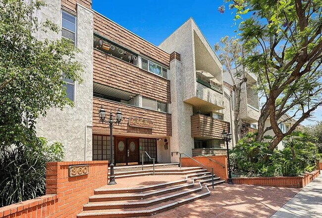 Building Photo - 2 Bed / 2 Bath in Old Town Pasadena