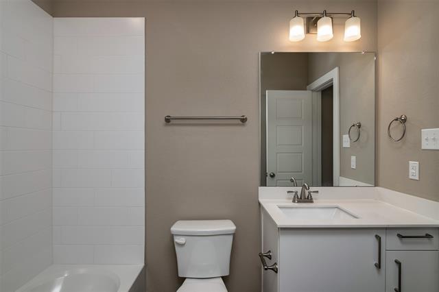 Building Photo - 703 Harvest Moon Dr