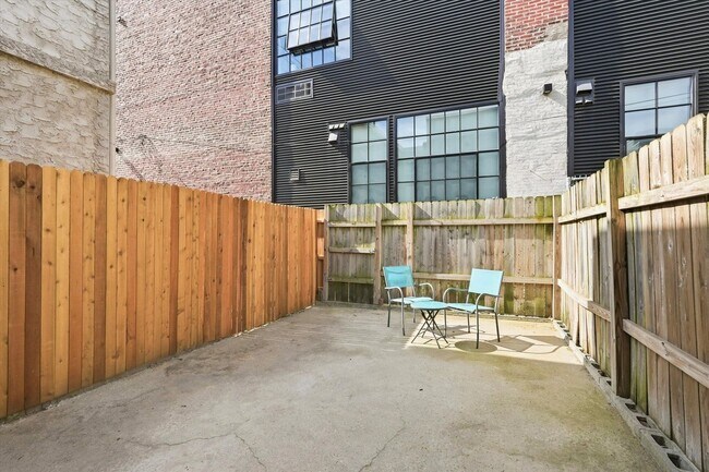 Building Photo - 2504 Manton St
