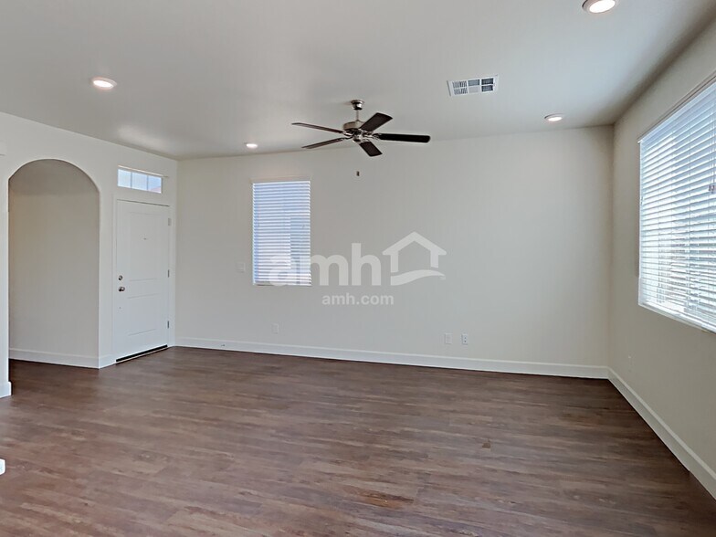Building Photo - 9623 Harkes Dr