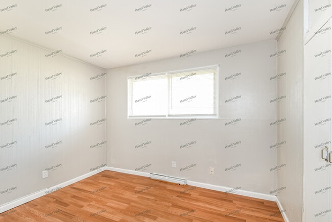 Building Photo - 9922 Duke Dr