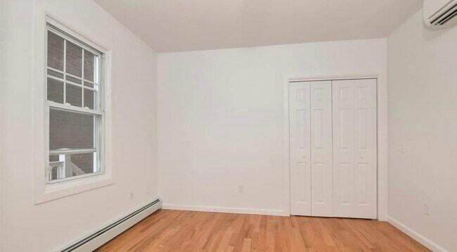 Building Photo - 915 80th St