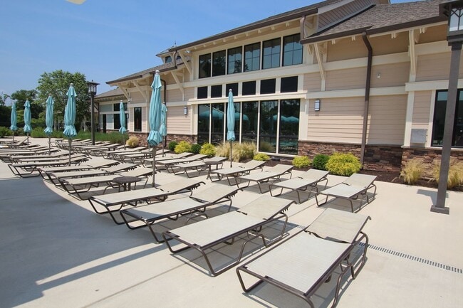 Building Photo - Beautiful Furnished Home Close to Bethany ...
