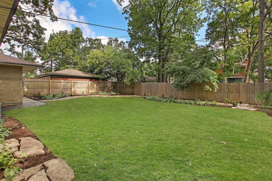 Building Photo - 435 Lynn Terrace