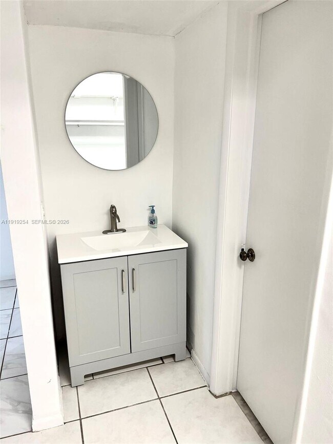 Building Photo - 18900 NE 3rd Ct