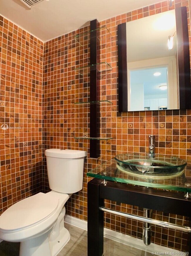 Building Photo - 2345 NE 135th St