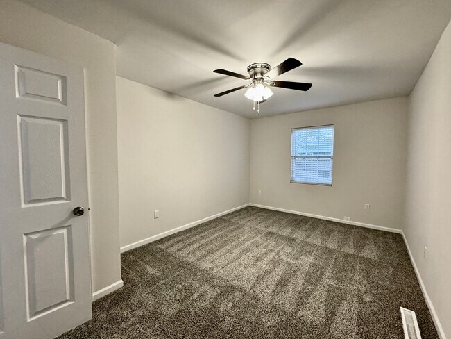 Building Photo - 3-Bedroom Ranch Ready 08-21-26!! Fenced Backyard - Pet Friendly - Updated Kitchen & Baths!
