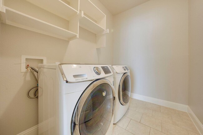Building Photo - Welcome to this beautiful 4-bedroom, 3.5-b...