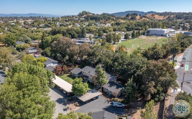 Building Photo - Charming & Fully Updated 2 BR | 1 BA Condo...