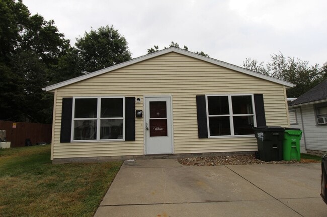 Building Photo - Three bedroom home