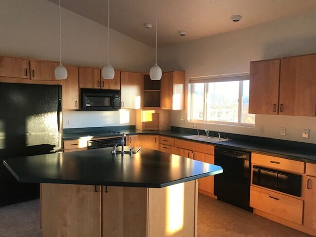 Building Photo - Occupied Coming Soon 2 bedroom plus den and an office gorgeous home on over an Acre Contact Prope...