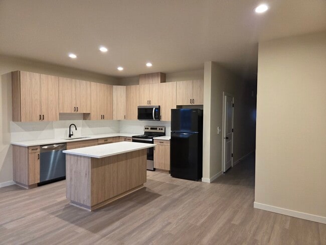 Building Photo - 141 Section St