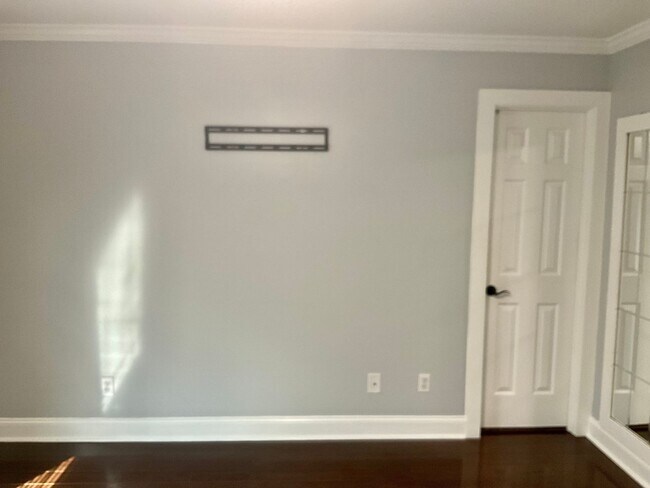 Building Photo - 1190 Park Cir
