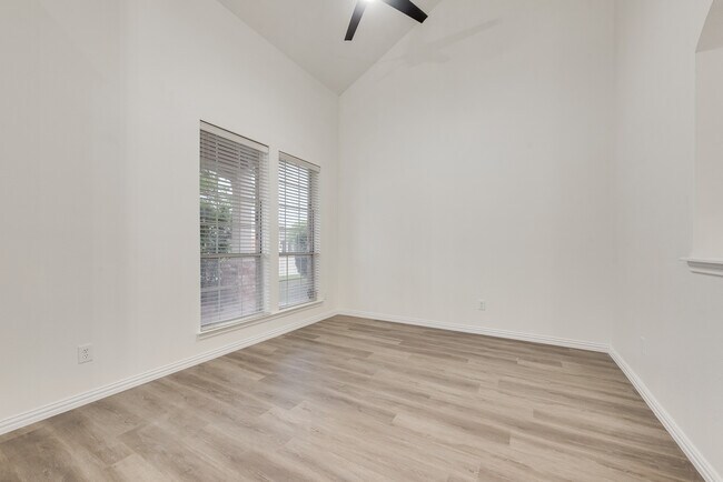 Building Photo - 10832 Hawks Landing Rd