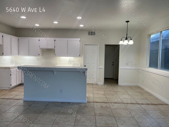 Building Photo - 5640 W Ave L4