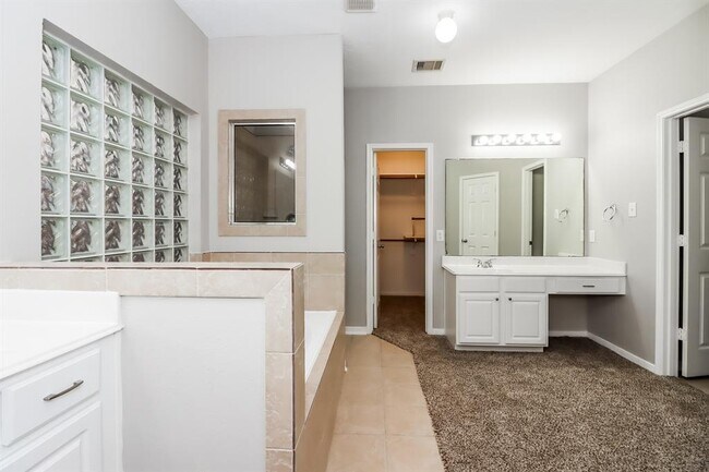 Building Photo - 2540 Pelican Dr