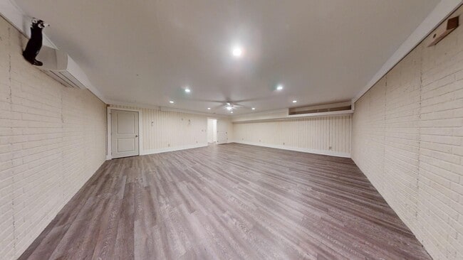 Building Photo - Three Story Townhome Rosemary Gate