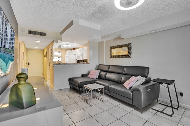 Building Photo - 1391 S Ocean Blvd