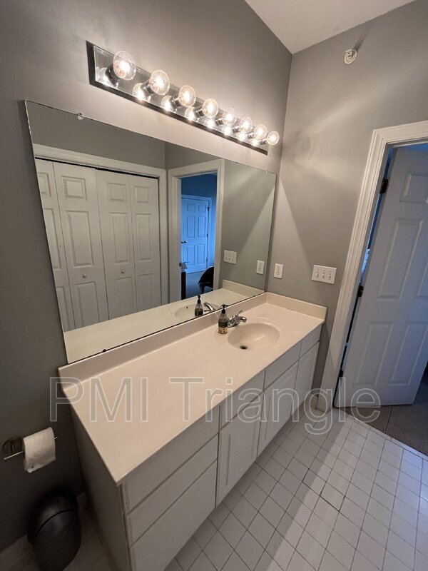 Building Photo - 701 Copperline Dr